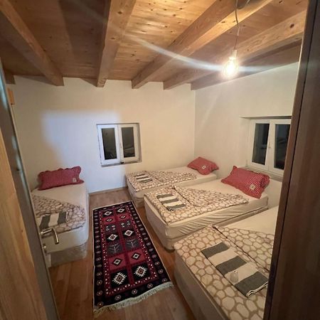 Kod Kapetana Tea Bed and Breakfast Gornji Lukomir Exterior foto