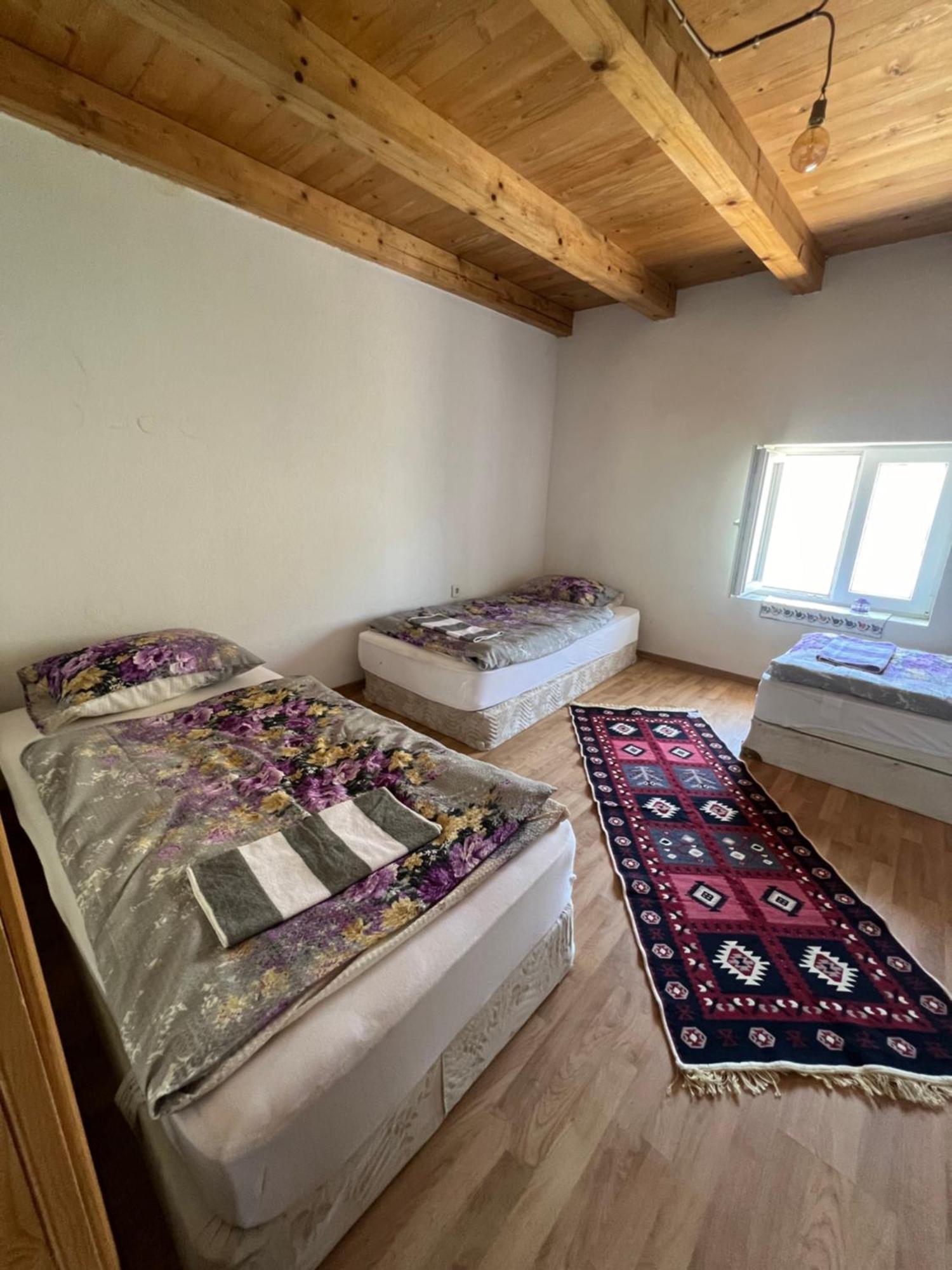 Kod Kapetana Tea Bed and Breakfast Gornji Lukomir Exterior foto